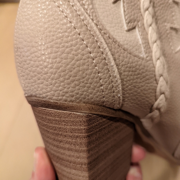 Women's Cream Western Ankle Boots - Picture 2 of 16